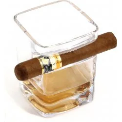 adorini čaša s cigarom za rum i viski