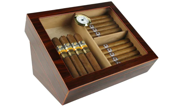 Humidor za izlaganje pod kutom